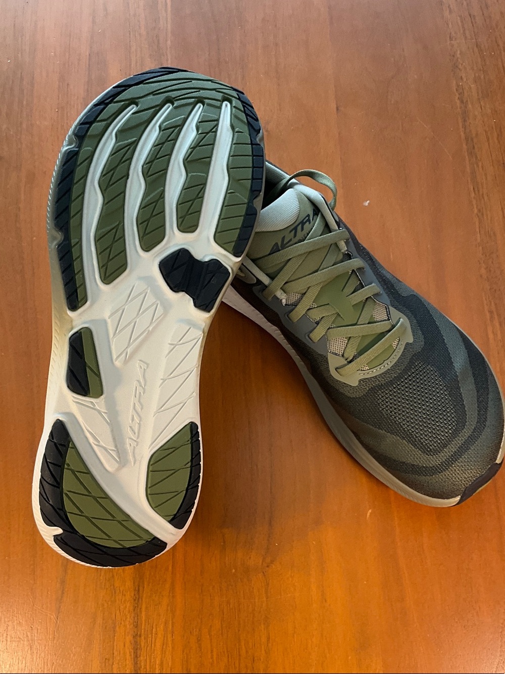 Altra Men's Olive Green and Black Running Shoes - Picture 4 of 4
